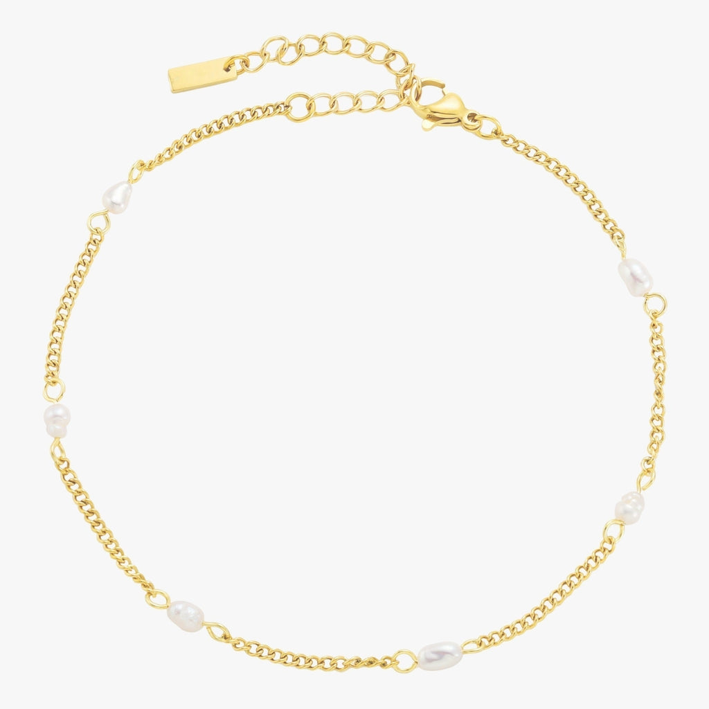 Selene Jewelry gold freshwater pearl bracelet, flat lay
