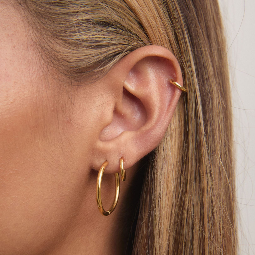 Women Classic Midi Hoop Earrings 20 mm in gold tone