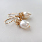 Vintage earrings with pearls and golden threads